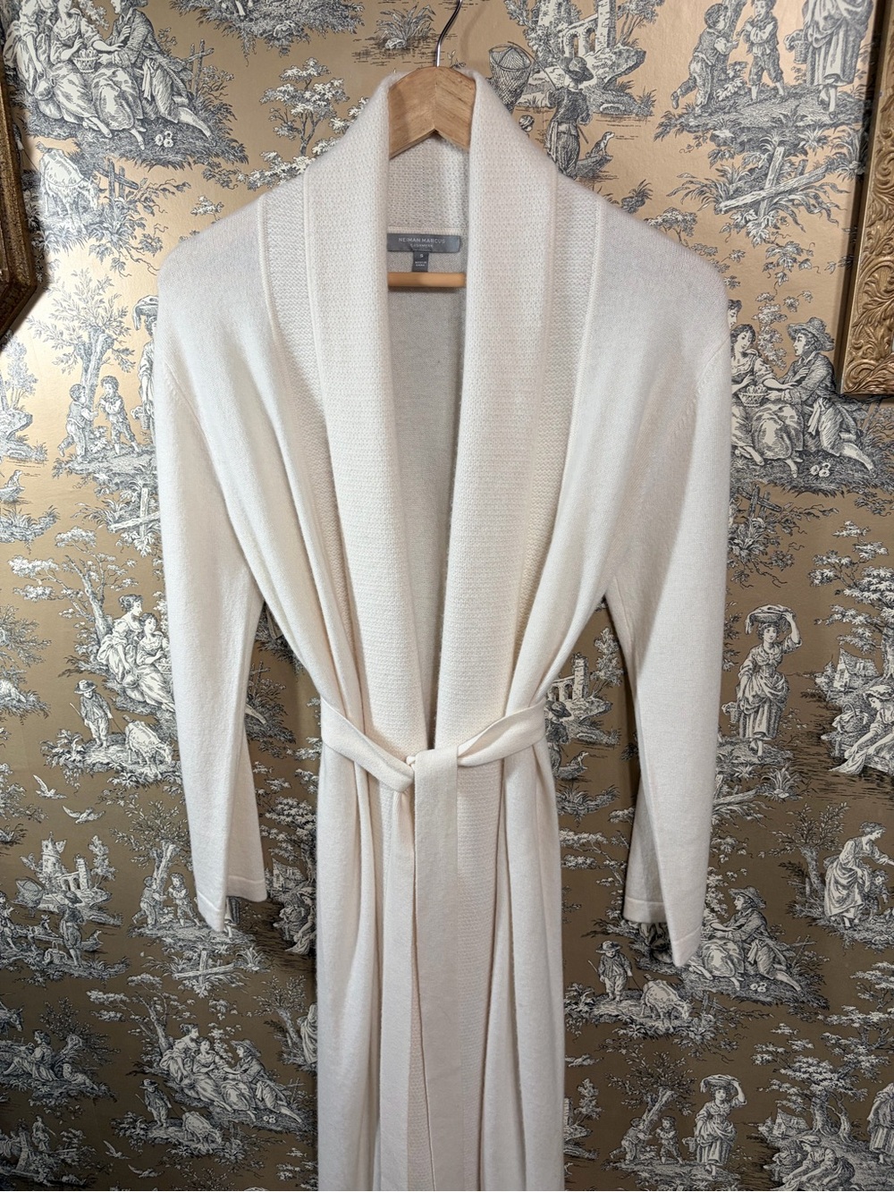 100% Cashmere Neiman Marcus Cream Belted Knit Robe - Picture 2 of 14